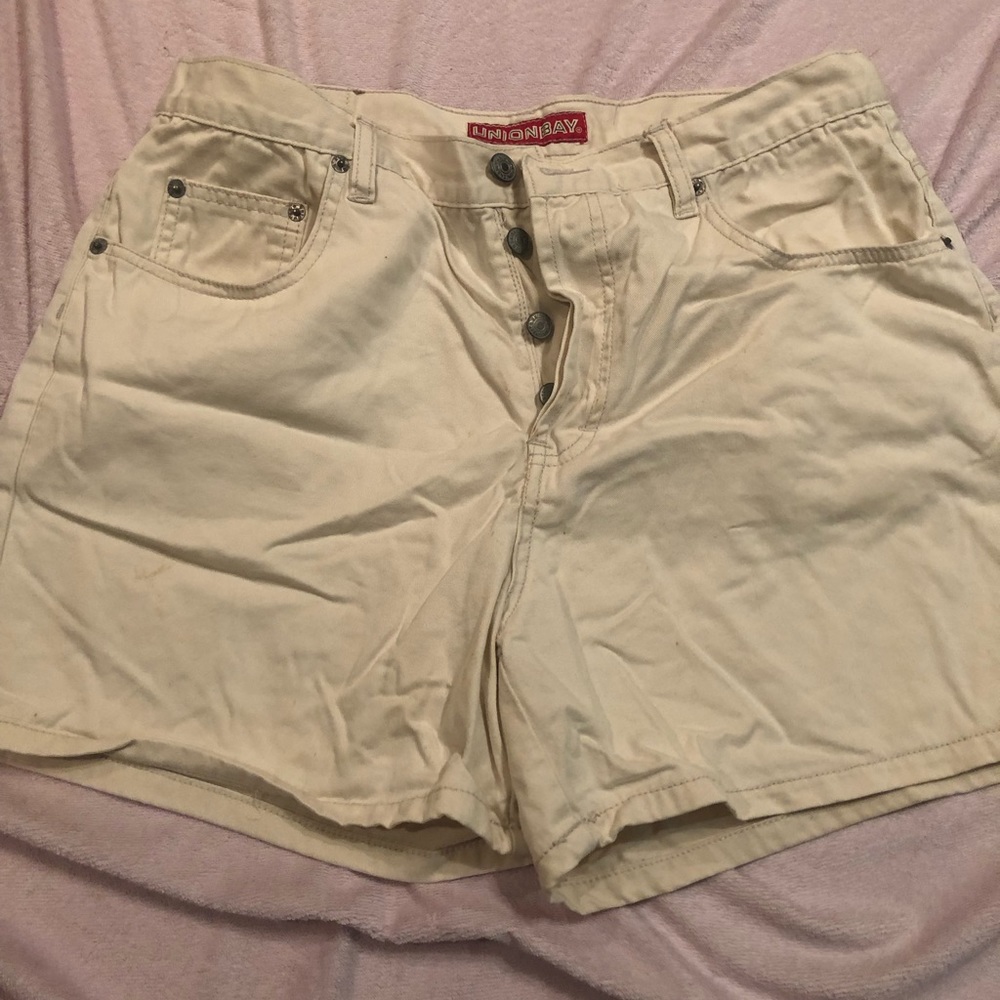 Unionbay cream colored shorts size 13.